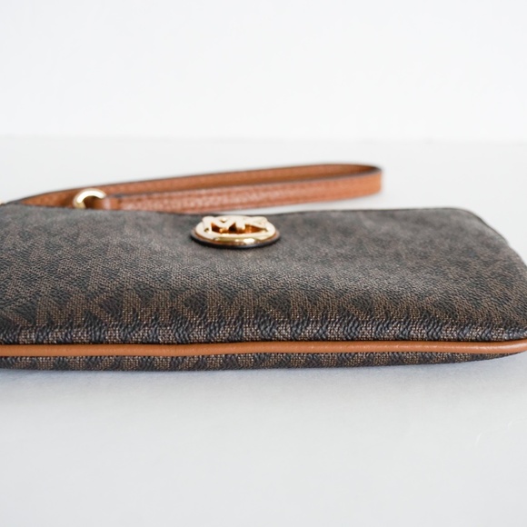 Michael Kors Fulton LG MK TZ Brown Wristlet - Picture 5 of 8